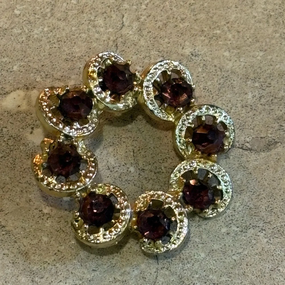 Vintage Gold Toned Pin/Brooch Circle Design